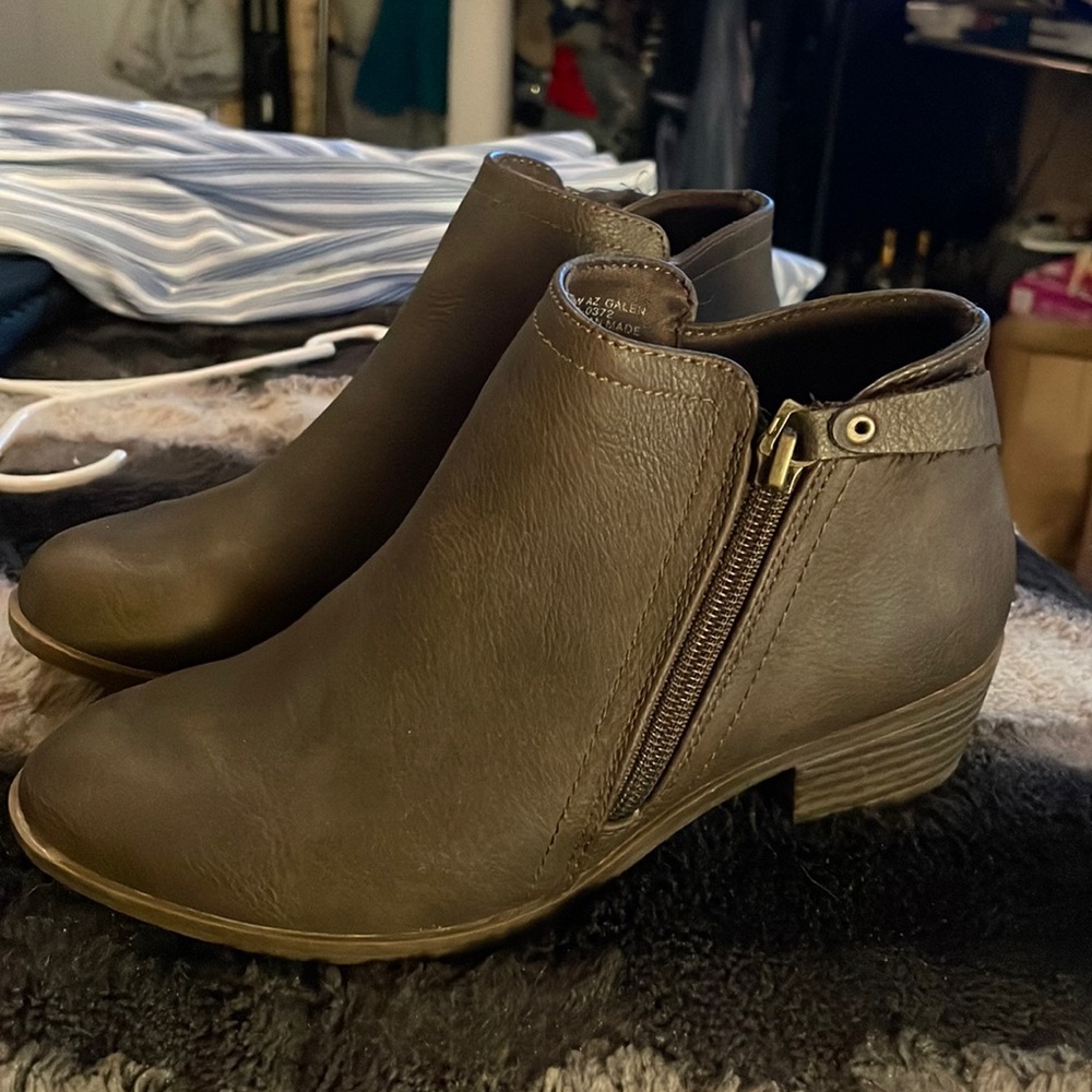 BROWN ARIZONA ANKLE BOOTS!!!